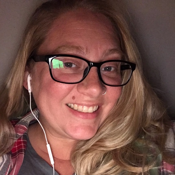 Meet your Posher, Stephanie - Picture 1 of 1